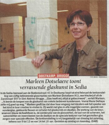 Persartikel over de glascreaties van Marleen Dotselaere - Een solo tentoonstelling bij Sedia Oostkamp