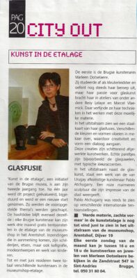 Voorstelling van glascreaties van Marleen Dotselaere in "De Etalage" van het Groeningemuseum te Brugge