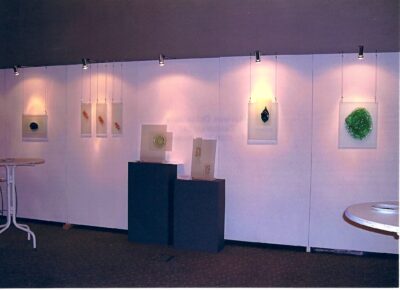 Persartikel over de glaskunst van Marleen Dotselaere over de tentoonstelling in het casino van Blankenberge