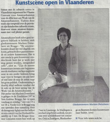 Krantenartikel over de glascreaties van Marleen Dotselaere - De Kunstscene open in Vlaanderen